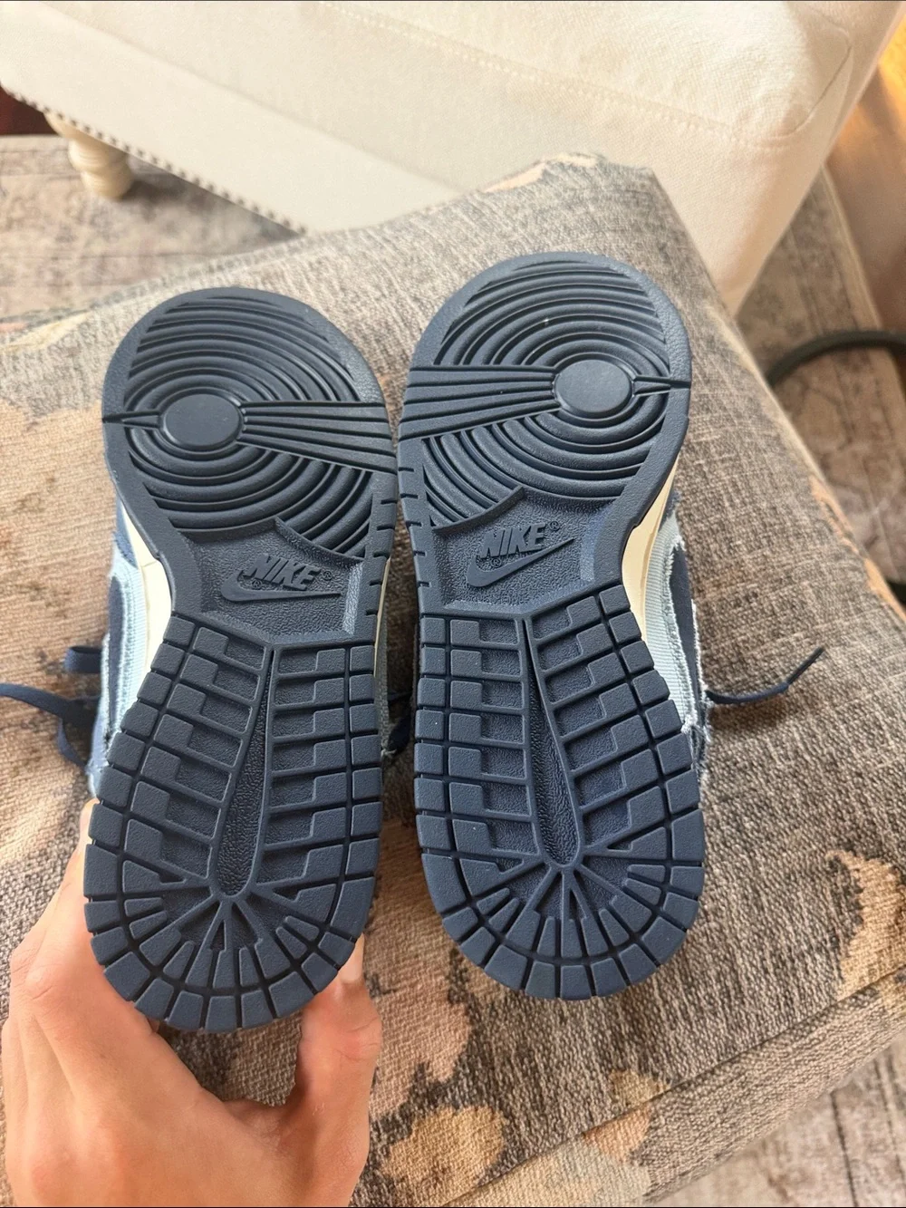 Nike Men’s Low-Top Sneakers in Navy and Light Blue